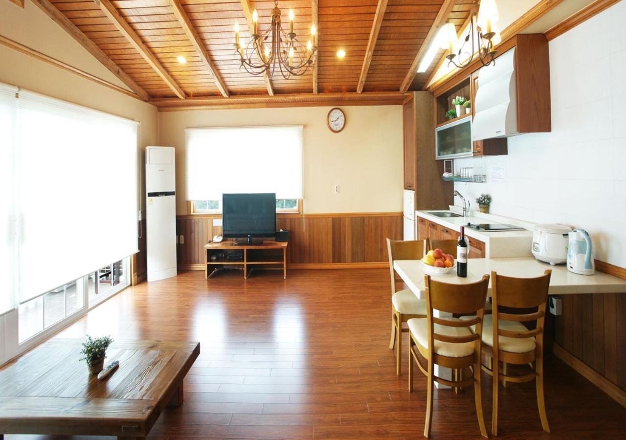 ยูทีเอส กอล์ฟ วิลเลจ Hotel เมืองเชจู ภายนอก รูปภาพ