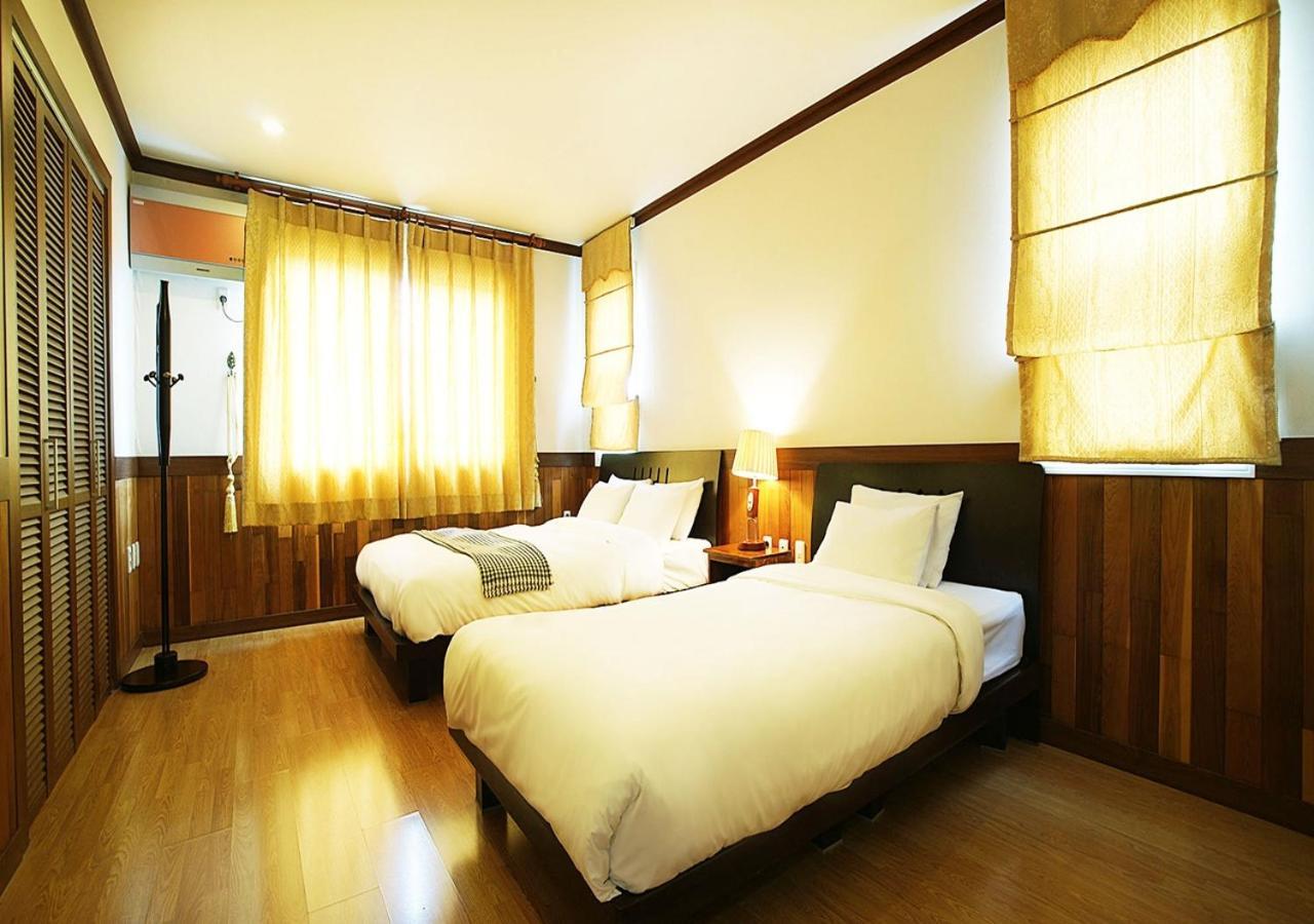 ยูทีเอส กอล์ฟ วิลเลจ Hotel เมืองเชจู ภายนอก รูปภาพ