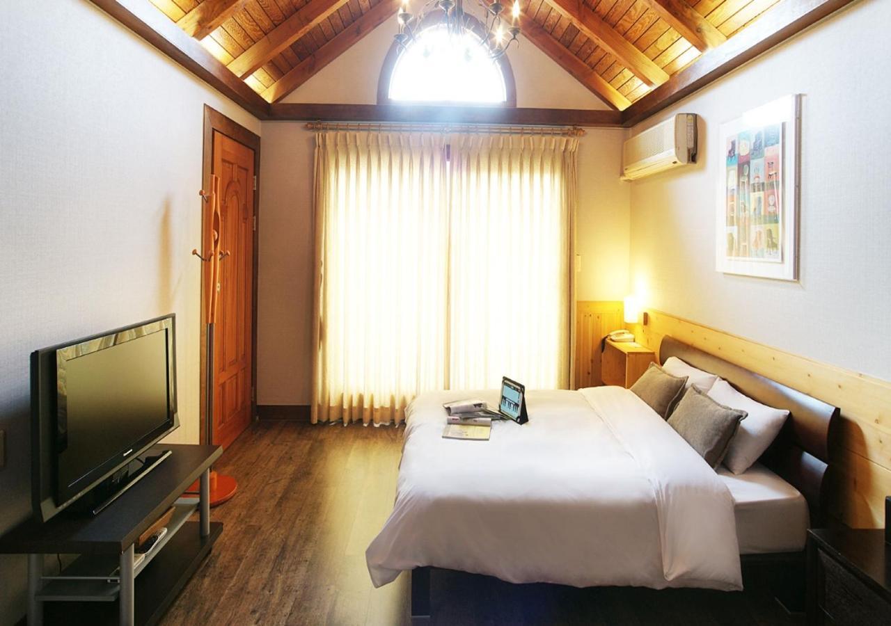 ยูทีเอส กอล์ฟ วิลเลจ Hotel เมืองเชจู ภายนอก รูปภาพ