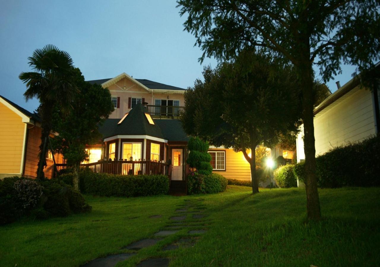 ยูทีเอส กอล์ฟ วิลเลจ Hotel เมืองเชจู ภายนอก รูปภาพ