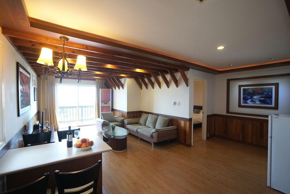 ยูทีเอส กอล์ฟ วิลเลจ Hotel เมืองเชจู ภายนอก รูปภาพ