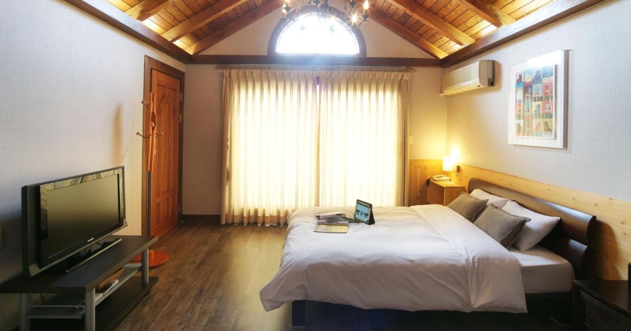 ยูทีเอส กอล์ฟ วิลเลจ Hotel เมืองเชจู ภายนอก รูปภาพ