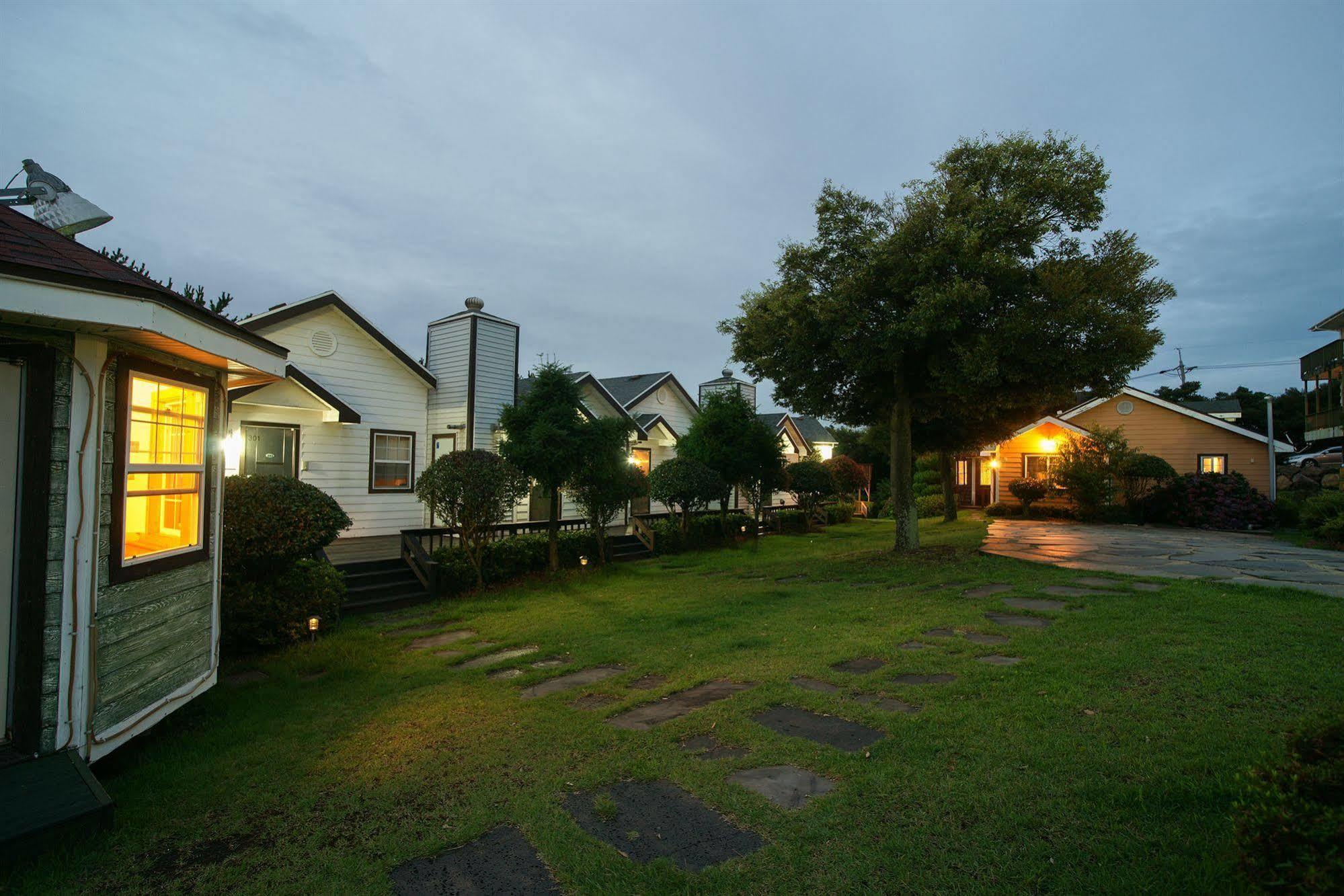 ยูทีเอส กอล์ฟ วิลเลจ Hotel เมืองเชจู ภายนอก รูปภาพ