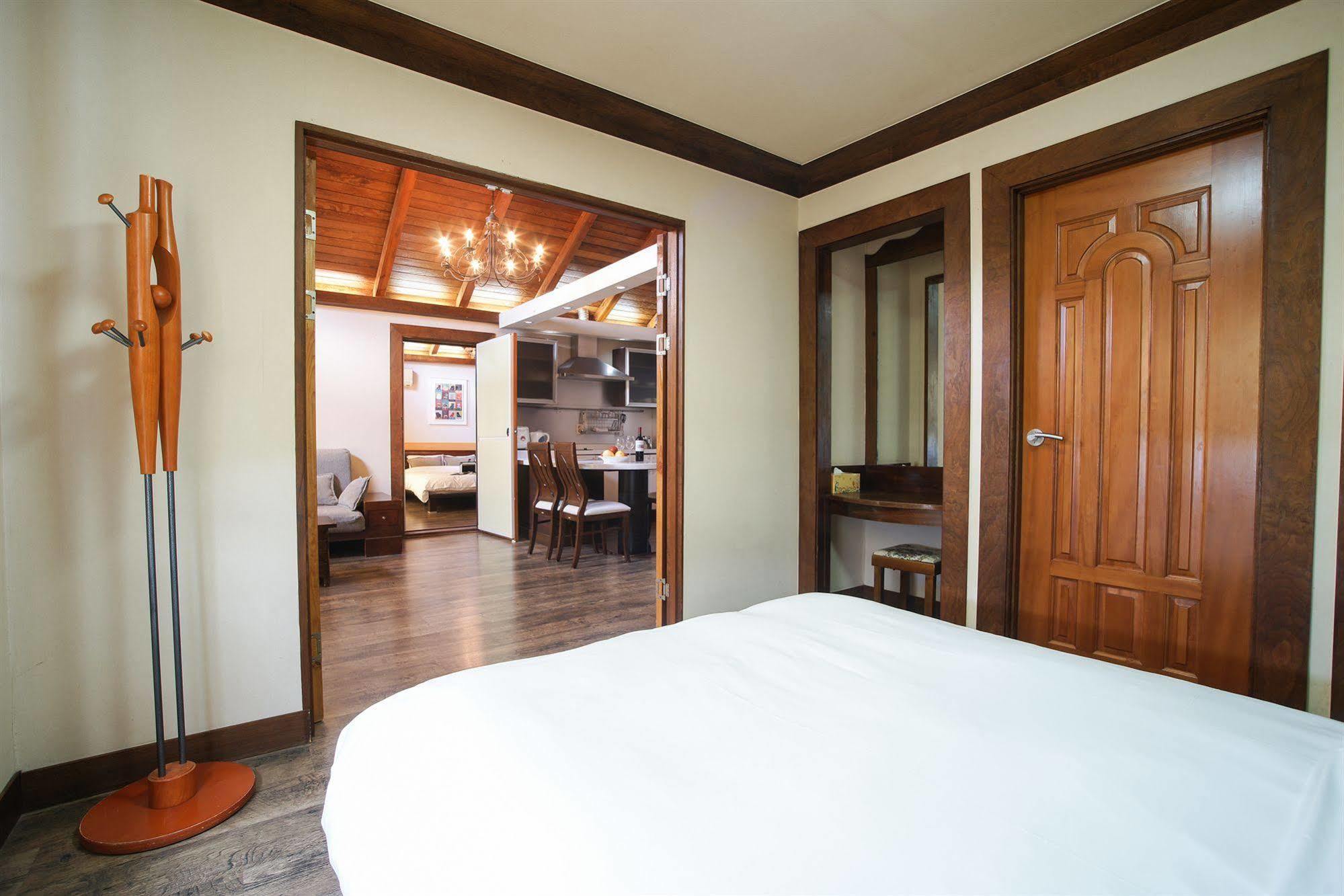 ยูทีเอส กอล์ฟ วิลเลจ Hotel เมืองเชจู ภายนอก รูปภาพ