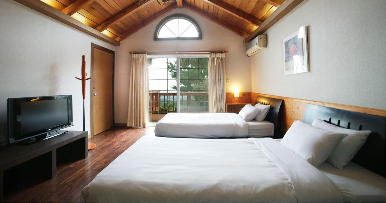 ยูทีเอส กอล์ฟ วิลเลจ Hotel เมืองเชจู ภายนอก รูปภาพ