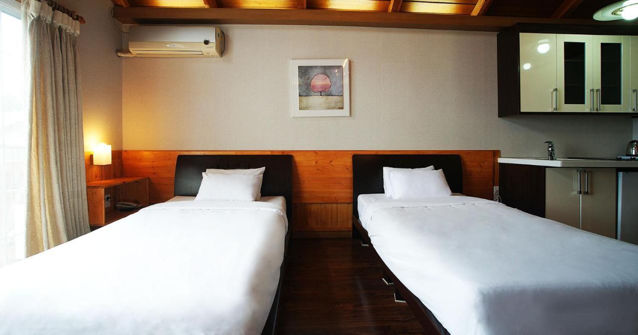 ยูทีเอส กอล์ฟ วิลเลจ Hotel เมืองเชจู ภายนอก รูปภาพ