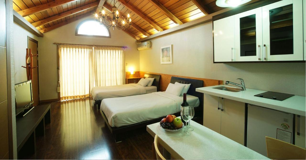 ยูทีเอส กอล์ฟ วิลเลจ Hotel เมืองเชจู ภายนอก รูปภาพ